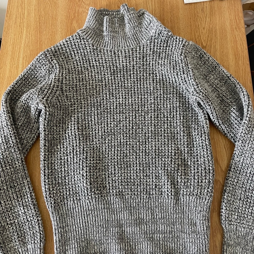 GAP sweater